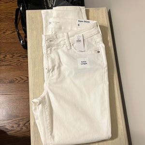 Old navy super skinny mid rise ankle jeans in white size 6